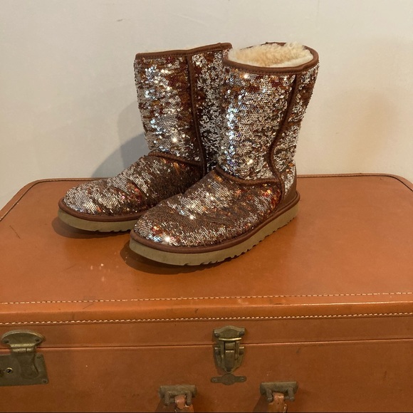 Rare Limited Edition Ugg Reversible Sequin Silver Leopard Cheetah Boots NWOT - Picture 2 of 10